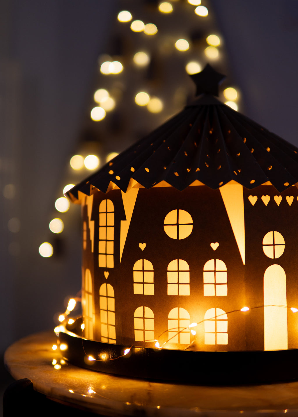 Maison de Noël en papier - Patron PDF